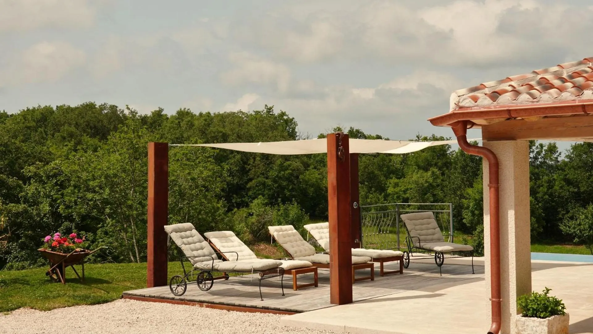 Villa Krug With 3 Bedroom And A Pool Immersed In Nature Near Buje Kremenje